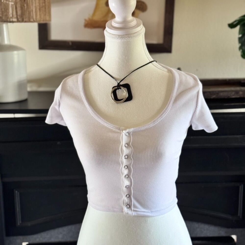 White Ribbed Snap Button Crop Top Small